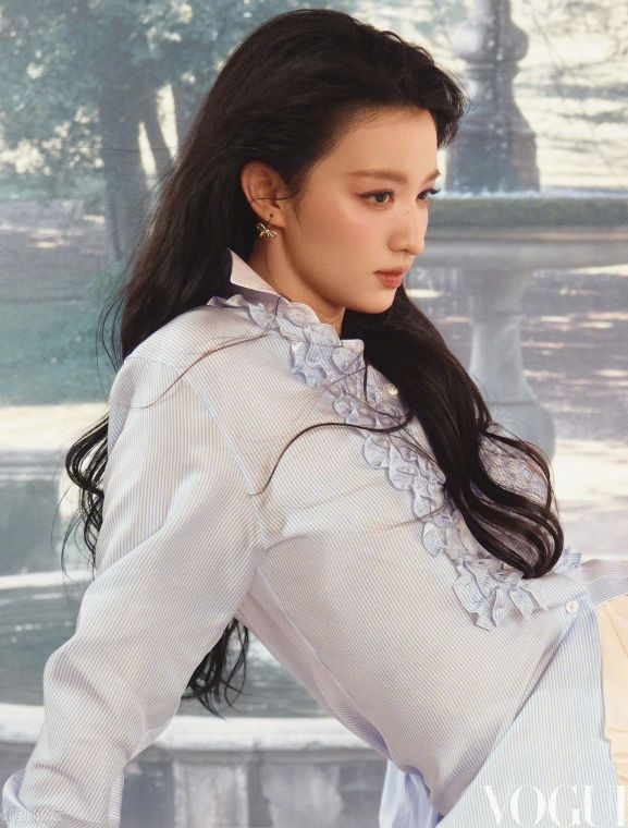 ����Ȼ ��ɫ�ξ�VOGUE��Ƭ[23P]