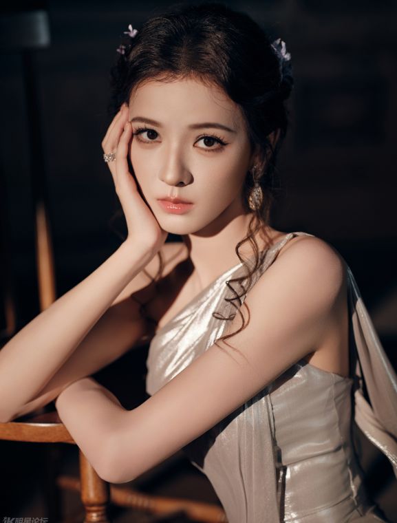 ������ ��Ӱ���£���ɫ����21p��