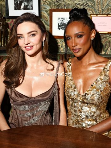 ������ɶ�Miranda Kerr ��ϯMet Gala��̺���칦�ɶ�[26P]